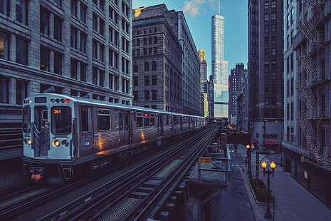 Treine na cidade de Chicago, Chicago, Illinois, um trem da cidade, arranha-céus, luzes da manhã, HD papel de parede HD wallpaper