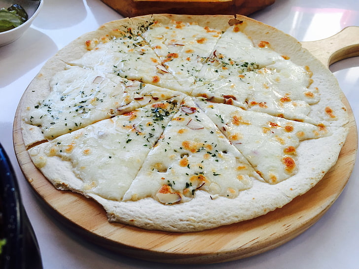 tray of quesadilla, pizza, gorgonzola, cheese, italian cuisine, HD wallpaper
