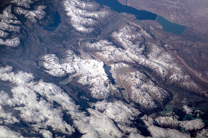 منظر جوي لسلسلة الجبال والمناظر الطبيعية في الشمال والطبيعة، خلفية HD