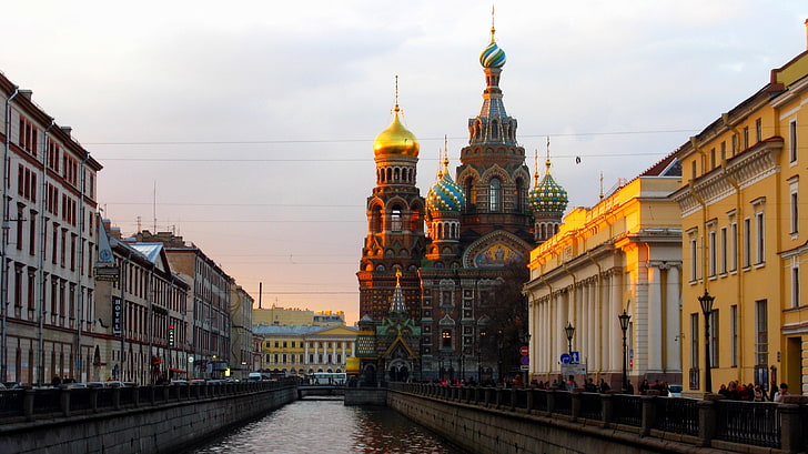 聖ワシリイ大聖堂、モスクワ、ロシア、川、建物、家、ボート、ロシア、プロムナード、ピーター、サンクトペテルブルク、サンクトペテルブルク、血の上の救世主教会、 HDデスクトップの壁紙