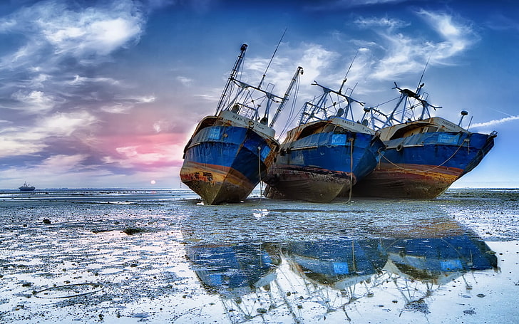 three blue ships, fishing, cold, sky, sea, beach, boat, clouds, reflection, HD wallpaper