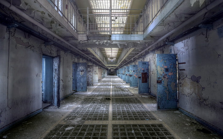 bâtiment en béton gris, prisons, abandonné, Fond d'écran HD