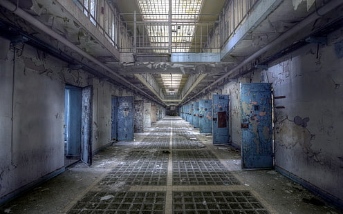 серое бетонное здание, тюрьмы, заброшенные, HD обои HD wallpaper