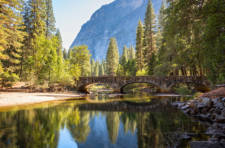 kahverengi köprü, yosemite, yosemite, Kayıp, Yosemite, kahverengi, köprü, dağ, su, ayna, çam, sekoya, doğa, ağaç, orman, manzara, nehir, açık havada, sonbahar, göl, yansıma, güzellik Doğada, park- Man Made Space, ünlü yer, HD masaüstü duvar kağıdı
