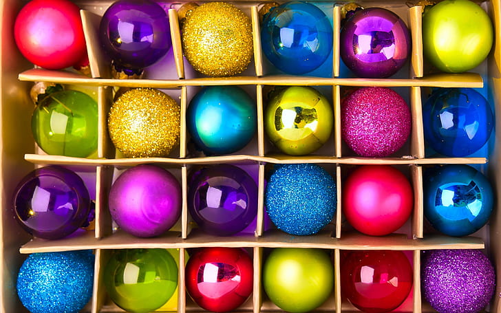 كرات احتفالية ملونة ، رأس السنة الميلادية ، ملونة ، احتفالية ، كرات ، جديدة ، سنة ، عيد الميلاد، خلفية HD