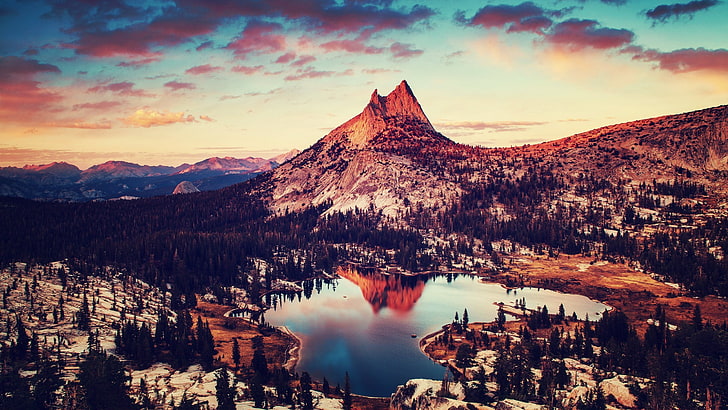 montagne grise et brune, montagnes, arbres, neige, nuages, eau, vallée, lac, coucher de soleil, hiver, paysage, Parc national de Yosemite, États-Unis, réflexion, nature, Cathedral Pass, Fond d'écran HD