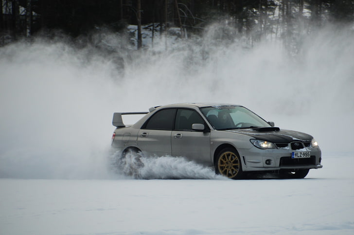 biały 5-drzwiowy hatchback, Subaru, śnieg, lód, jezioro, Finlandia, samochody japońskie, auto, auto sportowe, Tapety HD