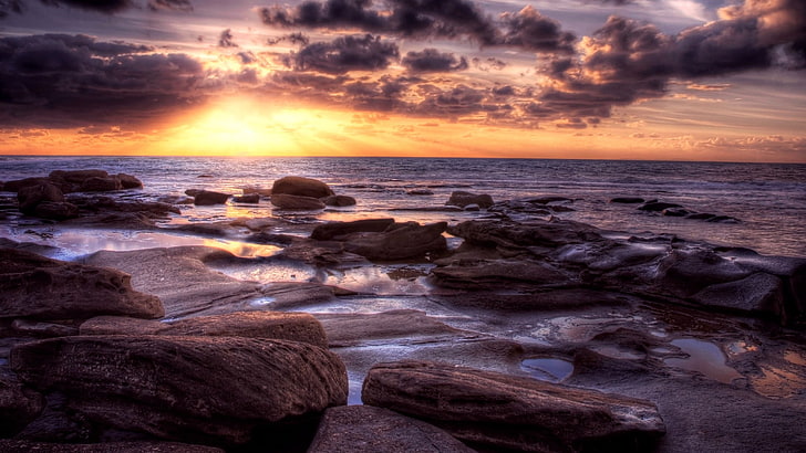 rocas en el cuerpo de agua, paisaje, HDR, naturaleza, puesta de sol, nubes, mar, roca, costa, Fondo de pantalla HD
