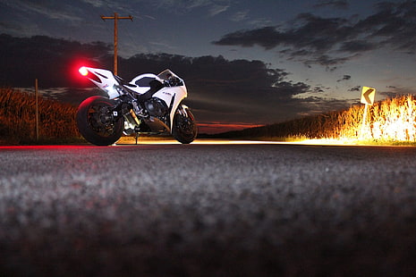 photo of white sports bike on roadway during nightime, Honda, cbr, Honda cbr 1000 rr, motorcycle, car, HD wallpaper HD wallpaper