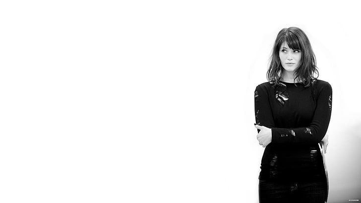 Gemma Arterton, monokrom, aktris, wanita, selebriti, latar belakang sederhana, pakaian sobek, lengan bersilang, pakaian sobek, Wallpaper HD