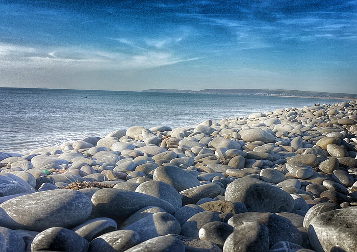 painting of beach, England, beach, pebbles, surfing, blue, coast, HD wallpaper