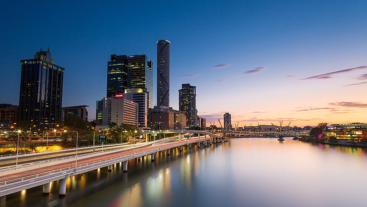 Australie, Brisbane, ville, paysage urbain, réflexion, rivière, gratte-ciel, coucher de soleil, Fond d'écran HD