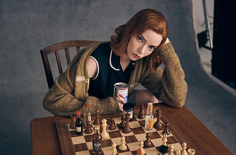 Anya Taylor-Joy, 여성, 여배우, TV 시리즈, 체스, The Queen 's Gambit, 위스키, 알약, 앉아있는, 빨간 머리, 실내의 여성, HD 배경 화면 HD wallpaper
