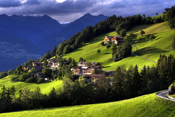 село на планинския бряг близо до дървета през деня, St., Leonhardt, am Abend, село, планински склон, дървета, ден, hdr, gimp, на турне, Brixen, Eisacktal, залез, BRAVO, Почивки, Urlaub, европейски Алпи, природа, планина, Европа, пейзаж, лято, на открито, ливада, живопис, селски пейзаж, хълм, Швейцария, HD тапет