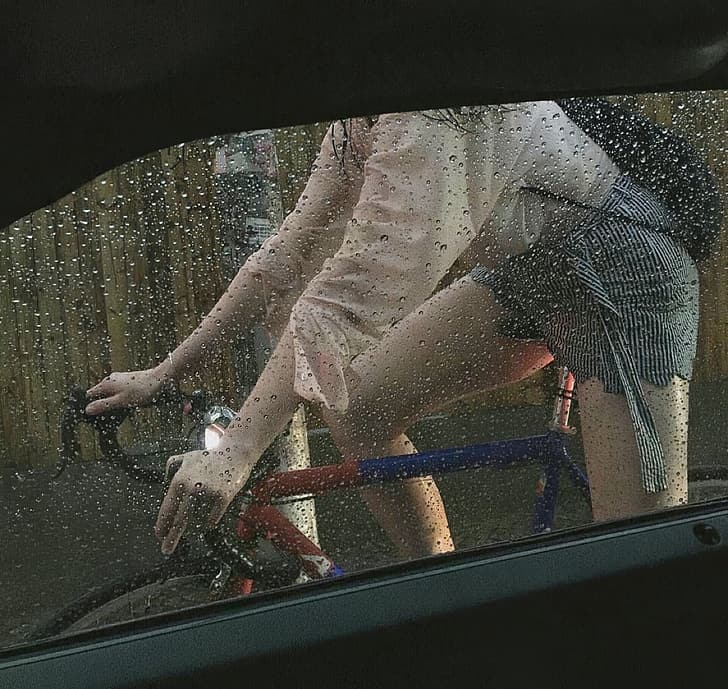 biker, rain, hot pants, HD wallpaper