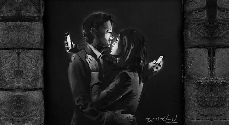 Amantes de telefonia móvel, mulher e homem, abraçando a pintura, artística, grafite, banksy, móvel, telefone, amantes, preto, branco, HD papel de parede