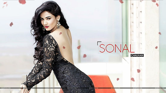 Sonal Chouhan im schwarzen Kleid, weibliche Prominente, Sonal Chauhan, Kleid, schwarz, Schauspielerin, Bollywood, HD-Hintergrundbild HD wallpaper