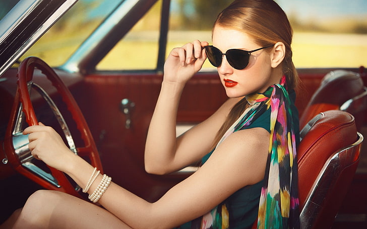 óculos de sol, cachecol, pulseiras, batom vermelho, carro, loira, vintage, sentado, HD papel de parede