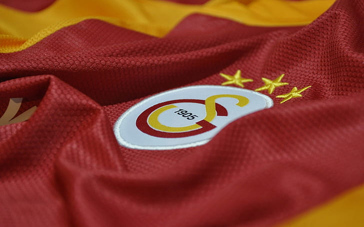 Galatasaray S.K., fútbol, ​​clubes de fútbol, ​​logotipo, estrellas, amarillo, rojo, camiseta, primer plano, profundidad de campo, Fondo de pantalla HD