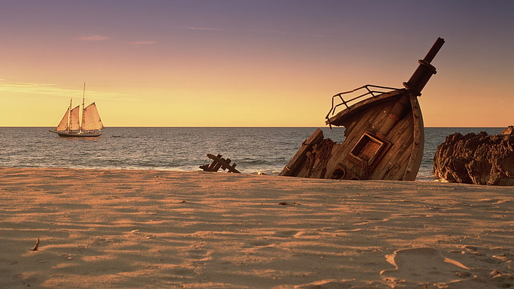 Somier de madera marrón con colchón blanco, playa, cielo, restos de naufragio, arena, Fondo de pantalla HD