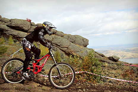 Discesa mountain bike, mountain bike, casco, sport, sport, veicoli, donne, Sfondo HD HD wallpaper