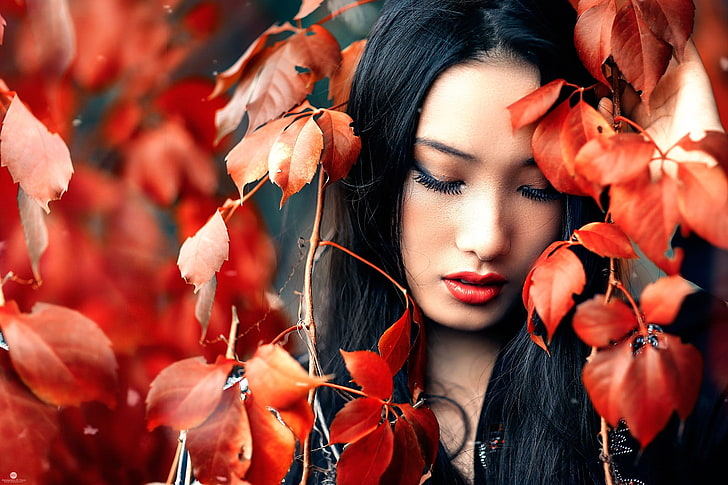 женская красная помада k, женщина под красным листом растения крупным планом фотография, женщины, лицо, азиатка, алессандро ди чикко, листья, осень, закрытые глаза, модель, HD обои