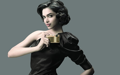 Deepika Padukone Sony, terno de couro preto para mulheres e câmera compacta, atriz indiana, celebridade, atriz, deepika padukone, atriz de bollywood, HD papel de parede HD wallpaper