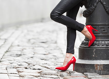 kırmızı deri stiletto ayakkabı çifti, kız, topuklu ayakkabılar, bacaklar, kırmızı ayakkabılar, HD masaüstü duvar kağıdı HD wallpaper