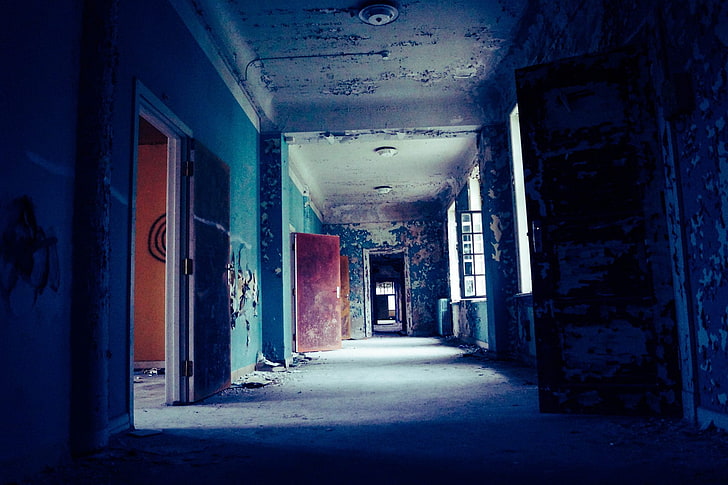 espelho de parede emoldurado de madeira marrom, urbex, abandonado, mansão assombrada, corredor, decadência urbana, decadência, asilo, hospital, ciano, azul, HD papel de parede