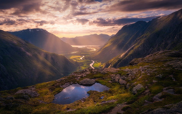 التل الأخضر والمناظر الطبيعية والطبيعة والجبال والنرويج، خلفية HD