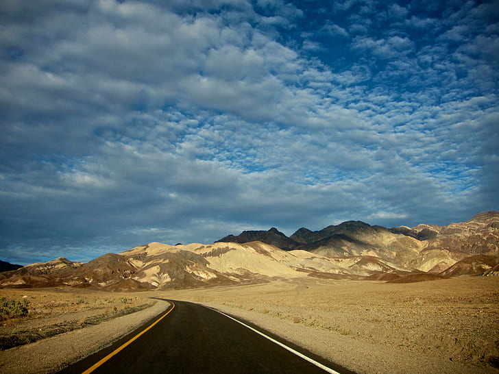 zdjęcie drogi przez góry w pochmurny dzień, zdjęcie, góry, pochmurno, dzień, bluesky, chmury, góry, natura, krajobraz, pustynia, droga, scenics, autostrada, na dworze, podróż, niebo, Tapety HD