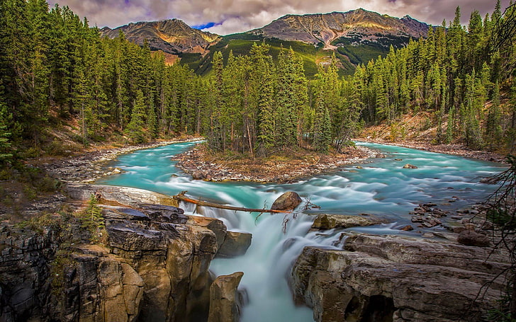カナダの滝サンワプタ滝ジャスパー国立公園アルバータ州画像自然壁紙3840×2400、 HDデスクトップの壁紙