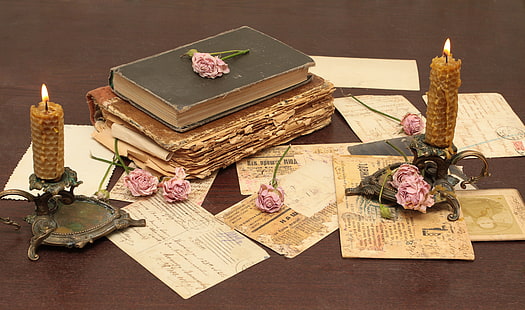 buku-buku bersampul coklat dan hitam, vintage, buku, tua, bunga, mawar, lilin, tempat lilin, surat, kartu, kertas, meja, Wallpaper HD HD wallpaper