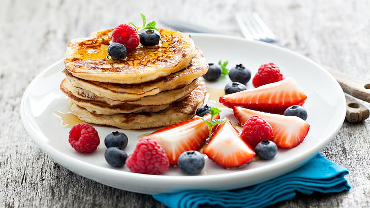 pancake with honey and strawberries on white ceramic plate, Pancakes, raspberry, fruit, strawberry, blueberry, honey, HD wallpaper