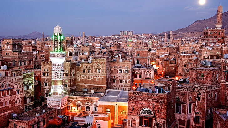 bangunan beton merah dan putih, arsitektur, bangunan, kota, lanskap kota, Yaman, bangunan tua, masjid, atap rumah, Matahari, lampu, batu bata, Wallpaper HD