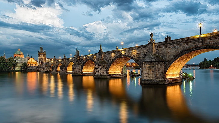 градски пейзаж, Прага, мост Чарлз, ЕС, Чехия, река Вълтава, арка мост, туризъм, туристическа атракция, вечер, размисъл, облак, град, река, вода, забележителност, мост, воден път, небе, HD тапет