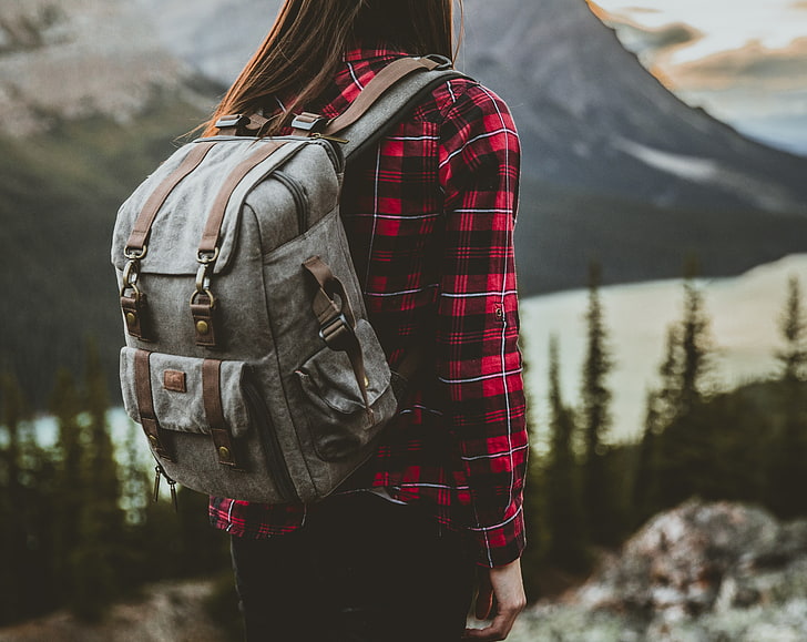 Girl Trip、gray hiking bag、Travel、Other、Earth、Nature、Girl、Explorer、Journey、Trees、Lake、Traveller、Forest、Mountains、Quiet、Exploring、Adventure、Brunette、journey to the West、Explore、hipster、travelling、バックパック、冒険家、自分で、 HDデスクトップの壁紙
