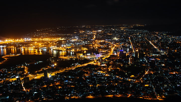 въздушен изглед на осветени градски сгради, град, светлини, улично осветление, изкуствени светлини, HD тапет