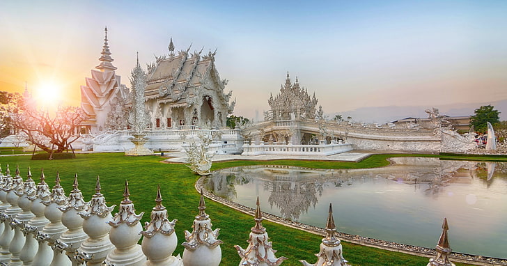 белый бетонный замок, таиланд, тайский, храм, солнце, небо, белый, зеленый, вода, здание, архитектура, азиатская архитектура, традиционное искусство, HD обои