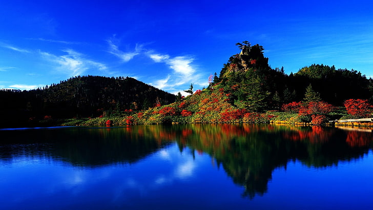 гора у водоема цифровые обои, природа, пейзаж, облака, деревья, лес, вода, отражение, горизонт, Япония, озеро, осень, холмы, скалы, красочные, HD обои