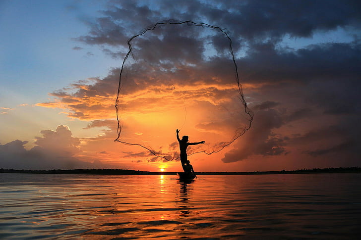 Thailand, fiskare, nät, silhuett av en man som kastar fisknät, himmel, båt, fiskare, solnedgång, Thailand, nät, HD tapet