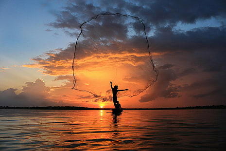 Thailand, nelayan, jaring, siluet seorang lelaki yang melempar jaring ikan, langit, perahu, nelayan, matahari terbenam, thailand, jaring, Wallpaper HD HD wallpaper