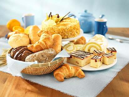 variedad de panes horneados, pasteles, pasteles, croissants, mesa, Fondo de pantalla HD HD wallpaper