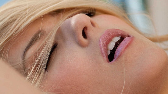жени, отблизо, блондинка, Абигейл Джонсън, затворени очи, отворена уста, коса в лицето, HD тапет HD wallpaper
