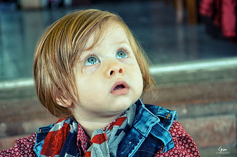 bebê, olhos azuis, retrato, rosto, crianças, cabelos longos, boca aberta, HD papel de parede HD wallpaper