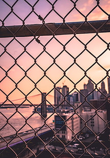 recinzione grigia a maglie della catena, recinzione, maglia, città, sfocatura, Sfondo HD HD wallpaper