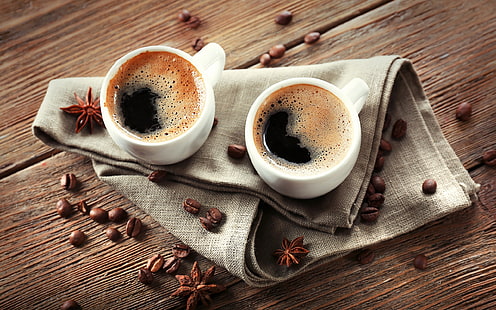 두 잔의 커피, 콩, 두 개의 흰색 세라믹 머그잔 채워진 검은 물질, 두 개의, 컵, 커피, 콩, HD 배경 화면 HD wallpaper