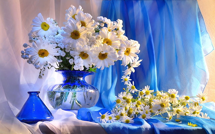 مزهرين زجاجي أزرق ، ديزي ، مزهرية ، زهور ، باقة ، زخرفة، خلفية HD