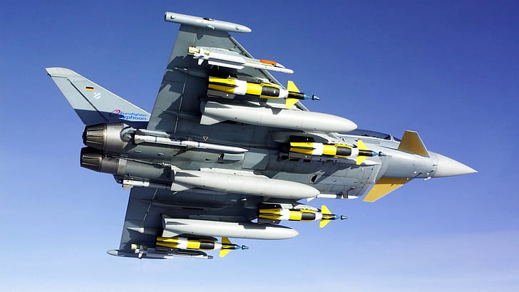 Kampfflugzeug bewaffnet mit Ansicht von unten der Raketen, weißes und gelbes Kampfflugzeug, Kämpfer, Flugzeuge, bewaffnet, Rakete, Unterseite, HD-Hintergrundbild
