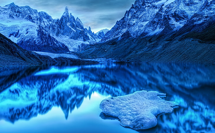 المناظر الطبيعية الباردة ، الجبال المغطاة بالثلوج ، الطبيعة ، الجبال ، الأزرق ، الشتاء ، البحيرة ، البرد ، البرية، خلفية HD